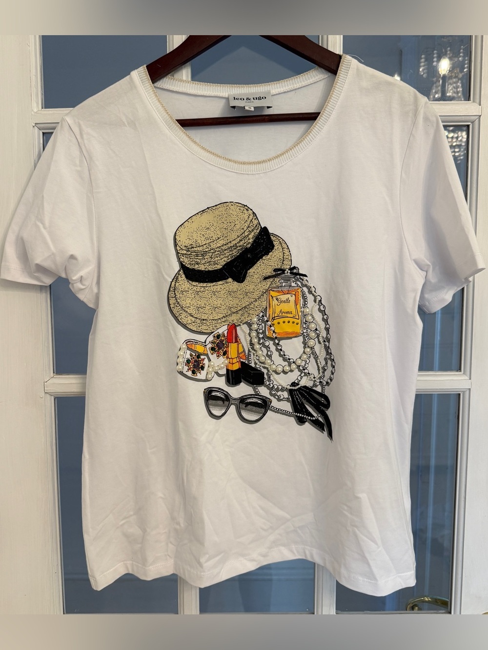 LEO & UGO Women's White Hat Sunglasses Lipstick Graphic Short Sleeve Tee Size L